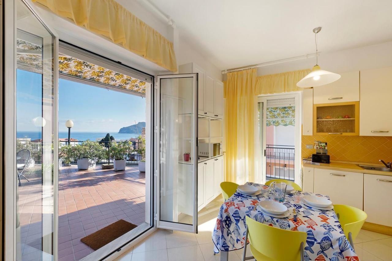 Ferienwohnung Attico Cielo E Mare Spotorno Exterior foto