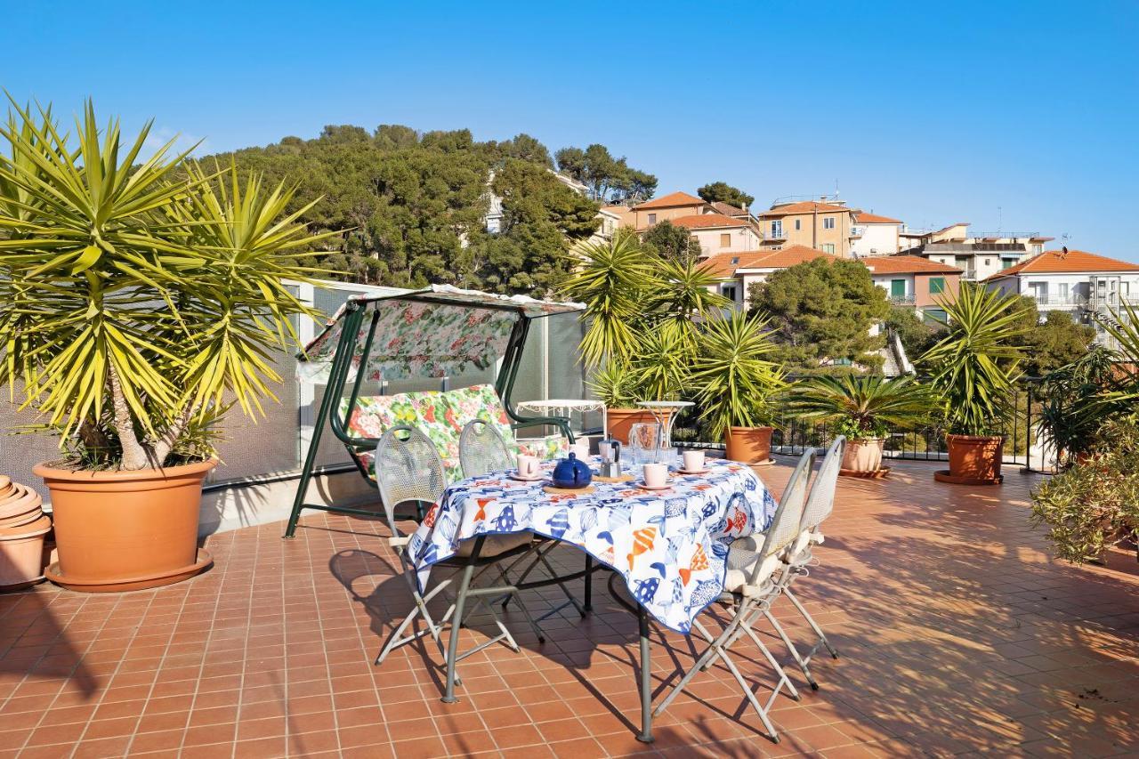 Ferienwohnung Attico Cielo E Mare Spotorno Exterior foto