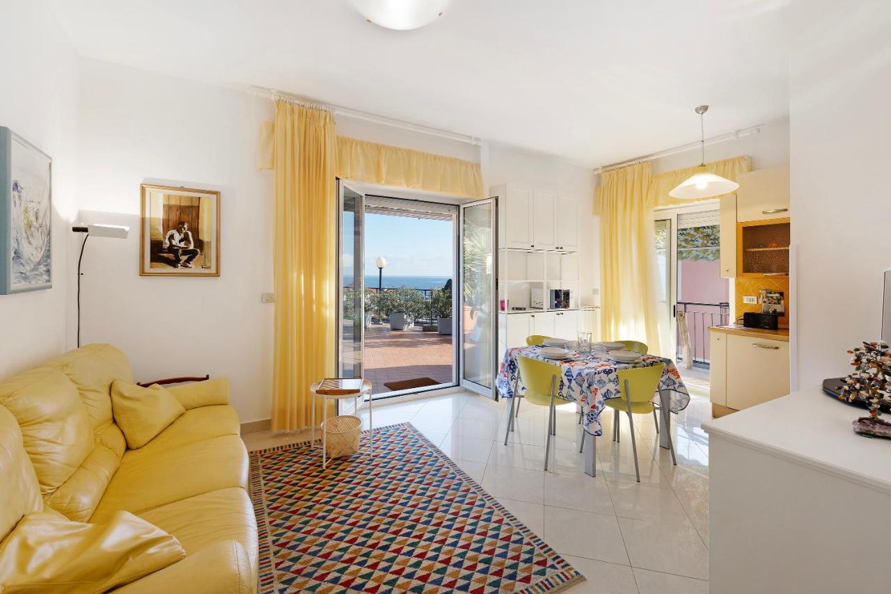 Ferienwohnung Attico Cielo E Mare Spotorno Exterior foto
