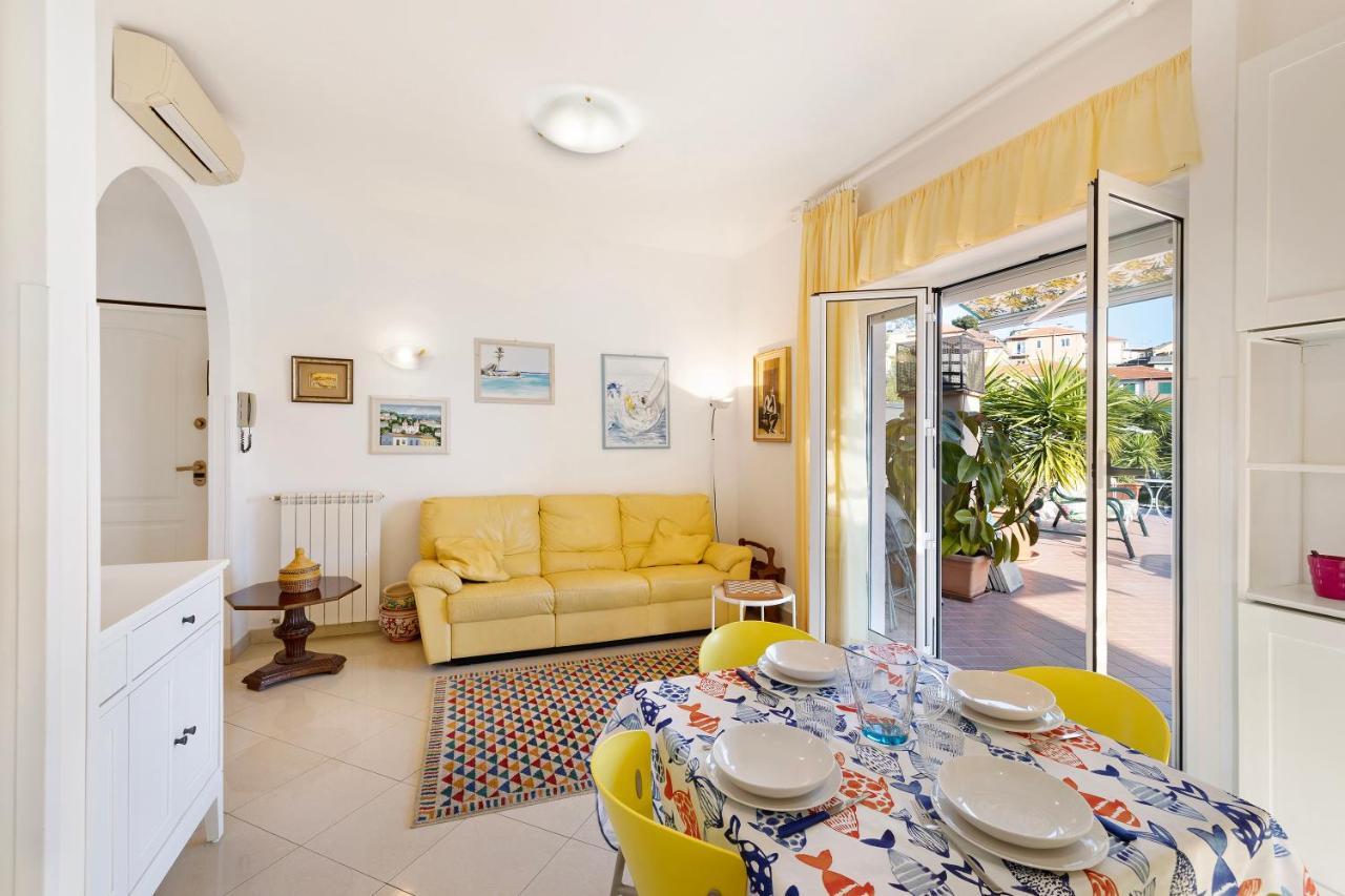 Ferienwohnung Attico Cielo E Mare Spotorno Exterior foto