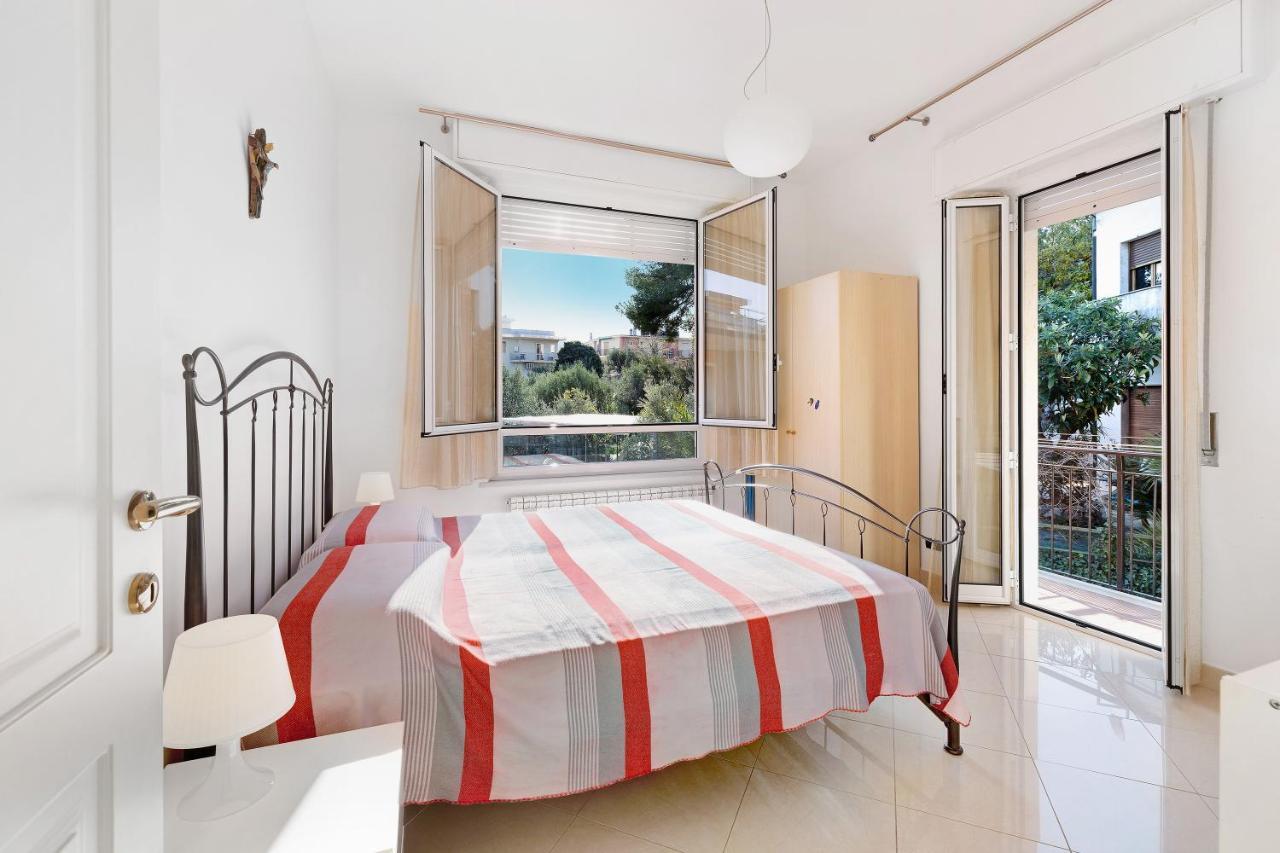 Ferienwohnung Attico Cielo E Mare Spotorno Exterior foto