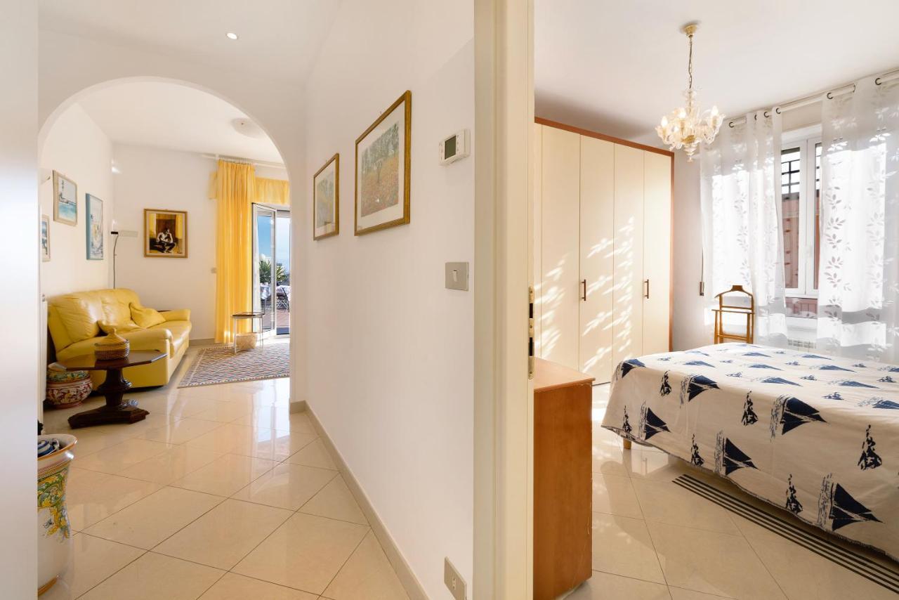 Ferienwohnung Attico Cielo E Mare Spotorno Exterior foto